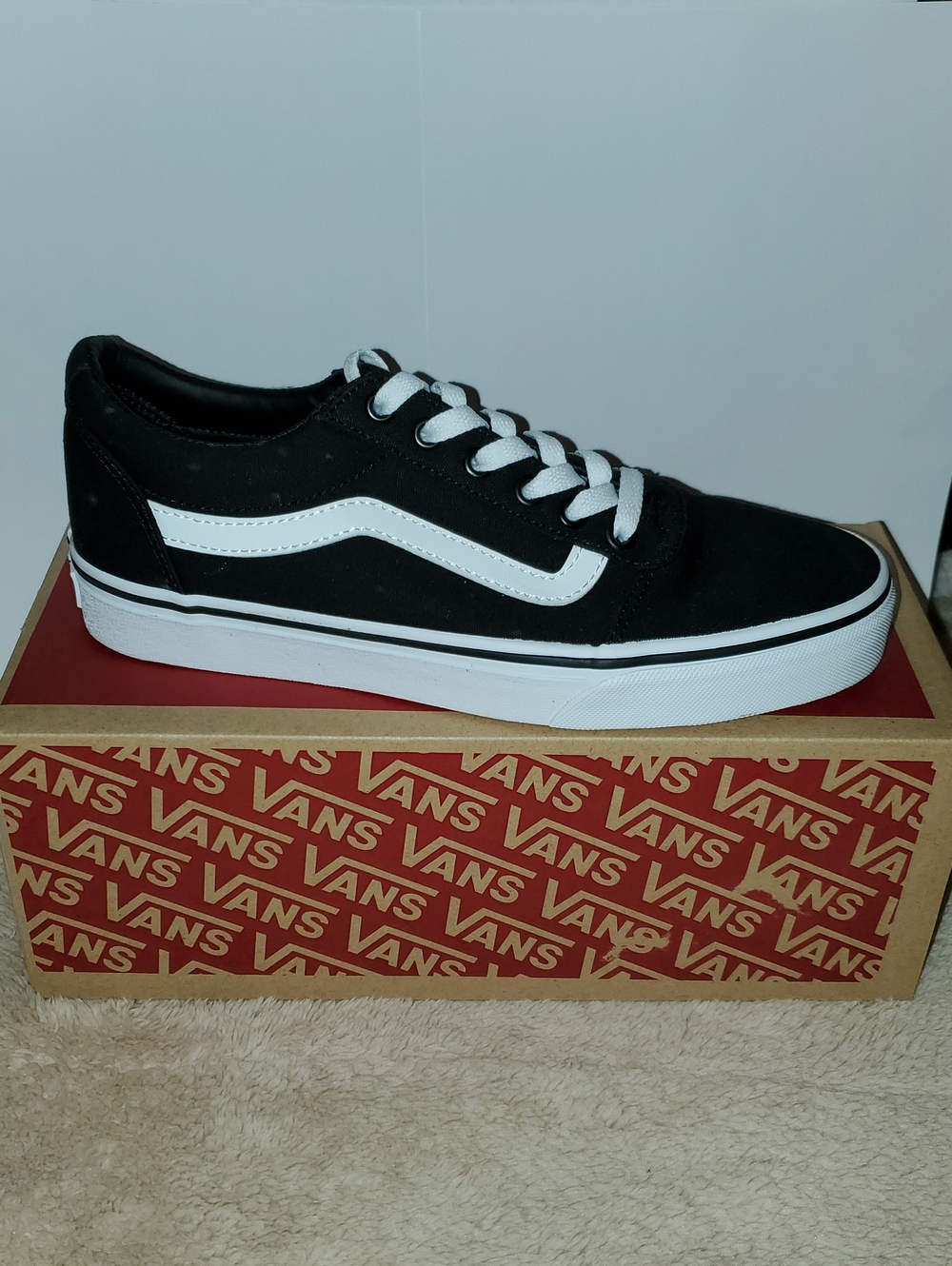 Vans Old Skool Women's Low Top Sneakers - Black & White